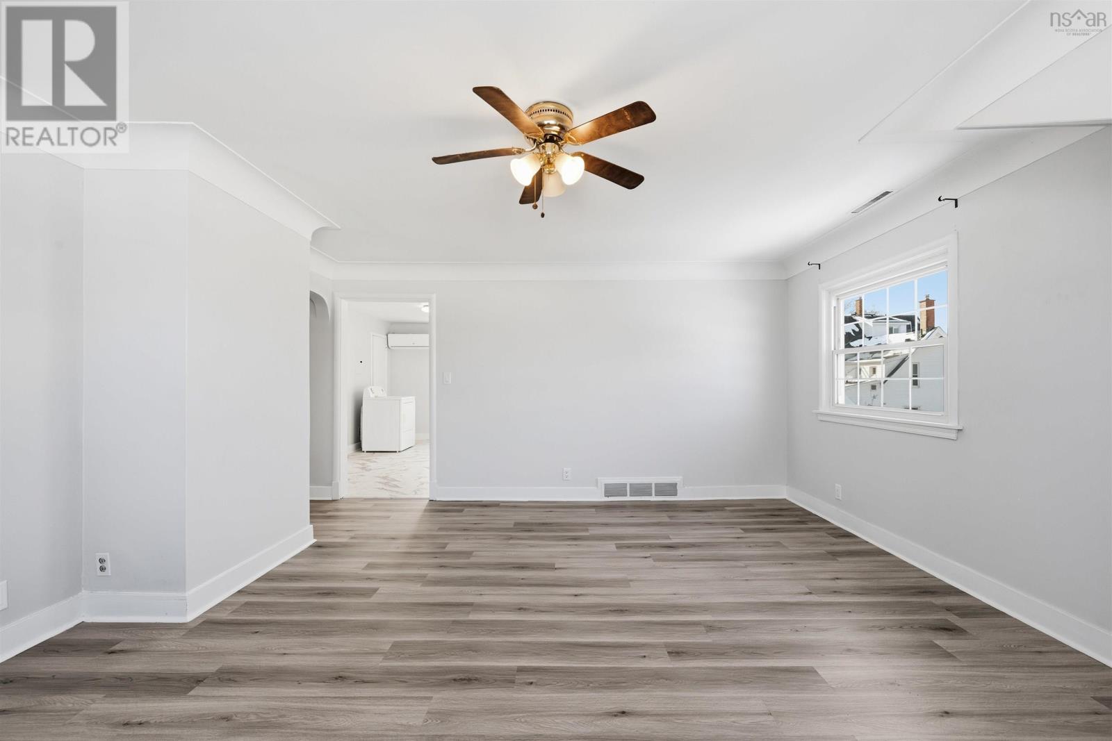 Property 20 of 49 of 56 Whitman Court