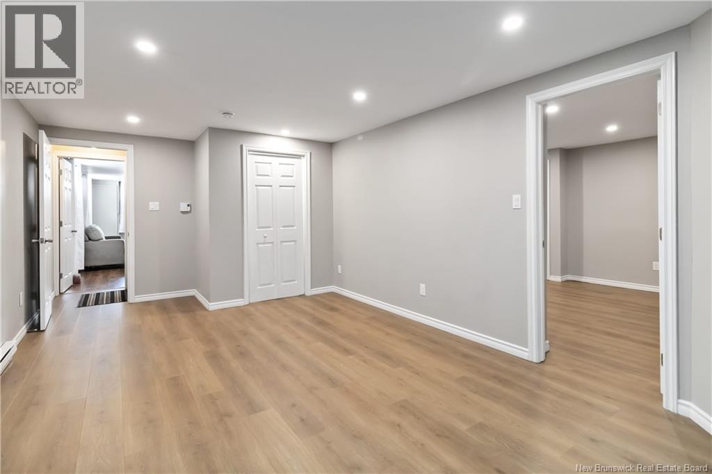 16 CROWBUSH CRESCENT - 23