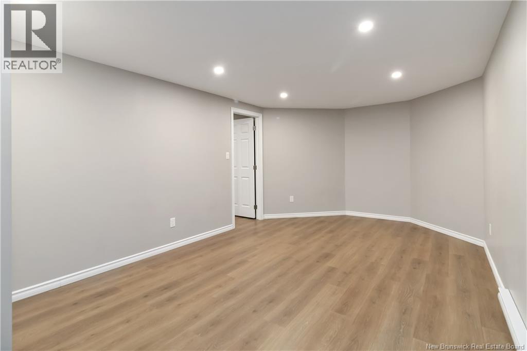 16 CROWBUSH CRESCENT - 24