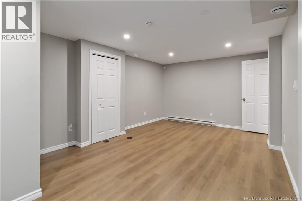 16 CROWBUSH CRESCENT - 25