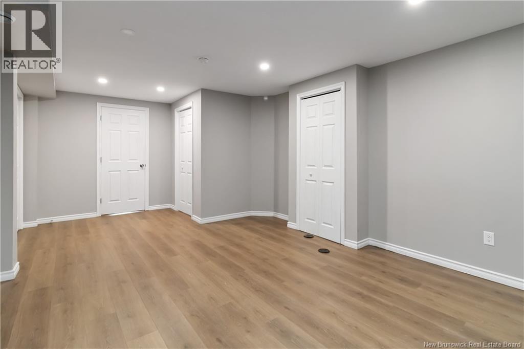 16 CROWBUSH CRESCENT - 26