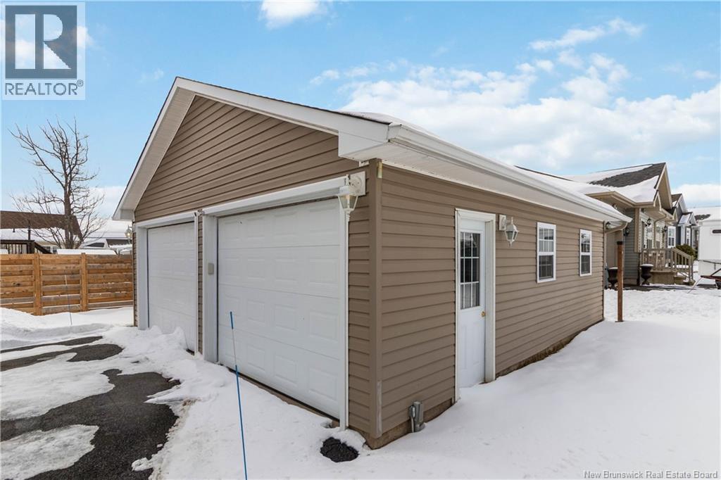 16 CROWBUSH CRESCENT - 28