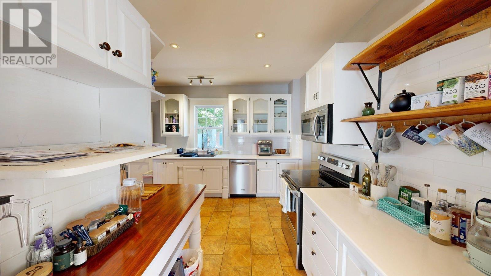 Property 11 of 49 of 1518/1520 Bridge Street