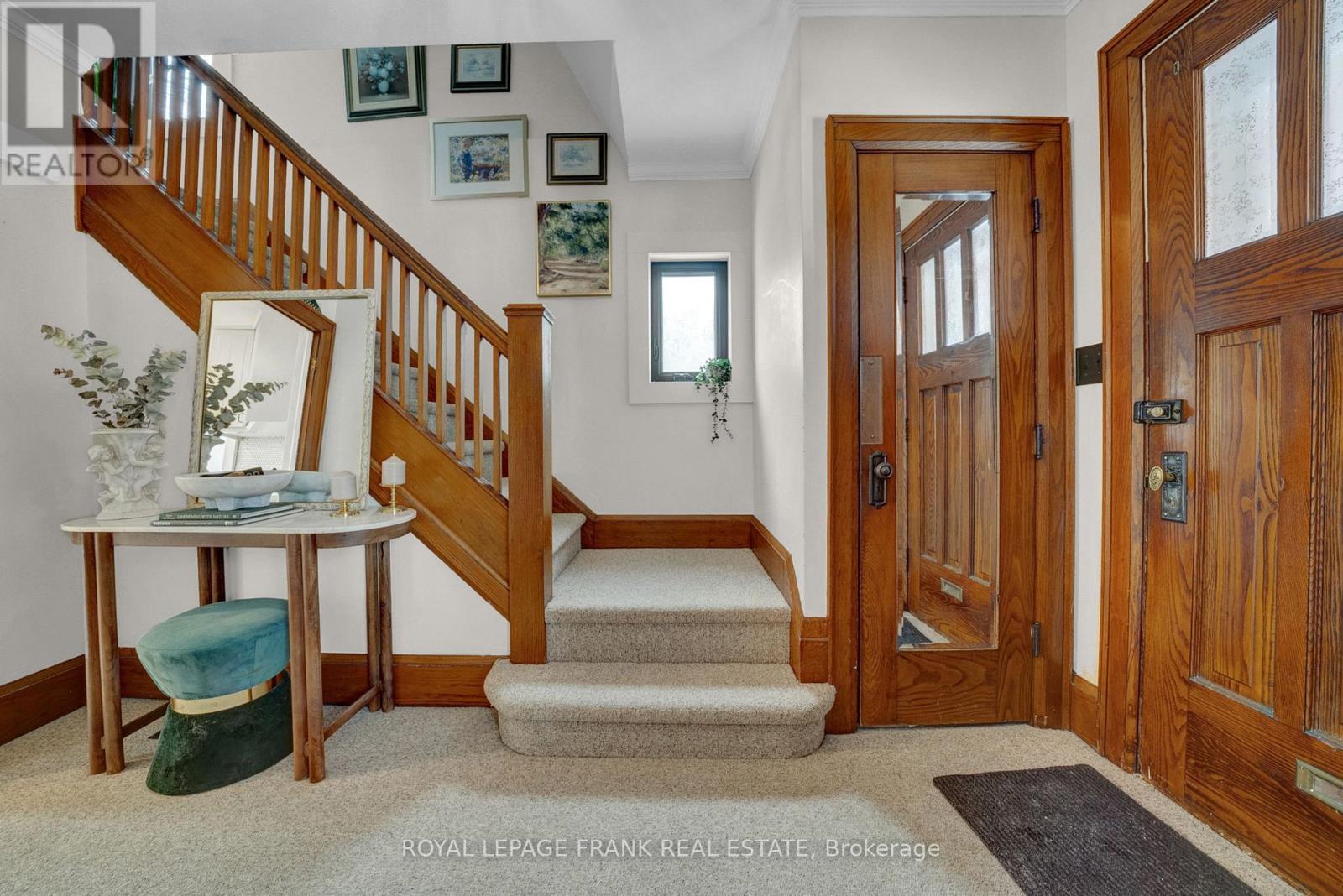 86 Roxborough photo 4