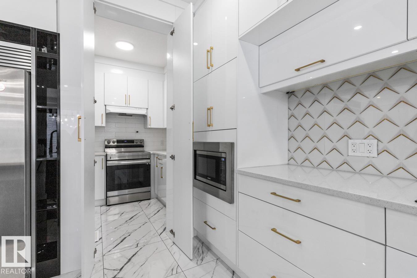 5804 SOLEIL BV, Beaumont