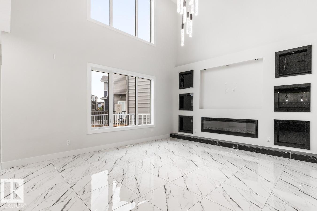 5804 SOLEIL BV, Beaumont