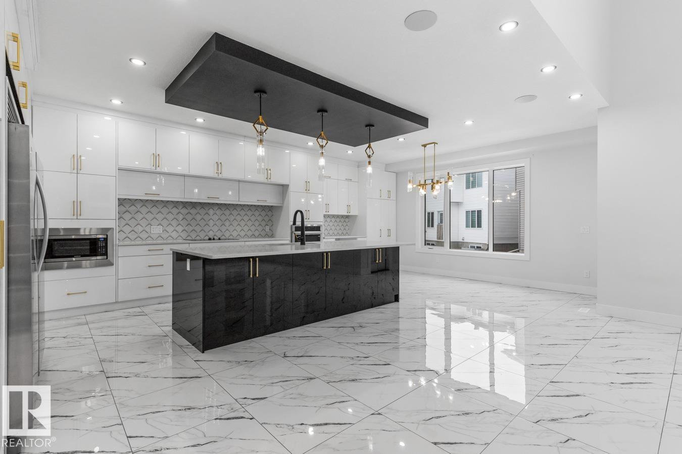 5804 SOLEIL BV, Beaumont