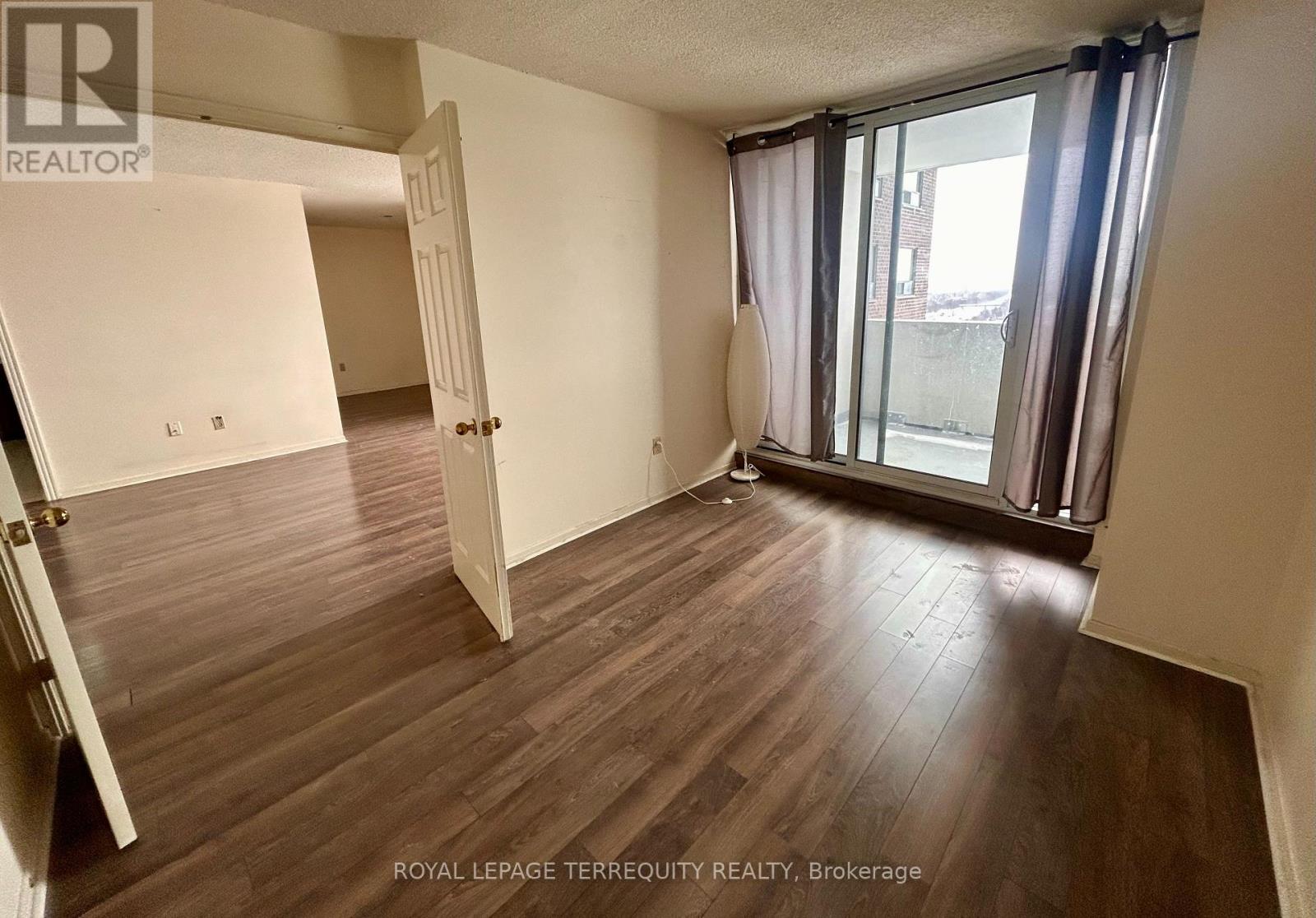 2004 - 10 MUIRHEAD ROAD - Photo 2 of 6, Toronto (Pleasant View), Ontario