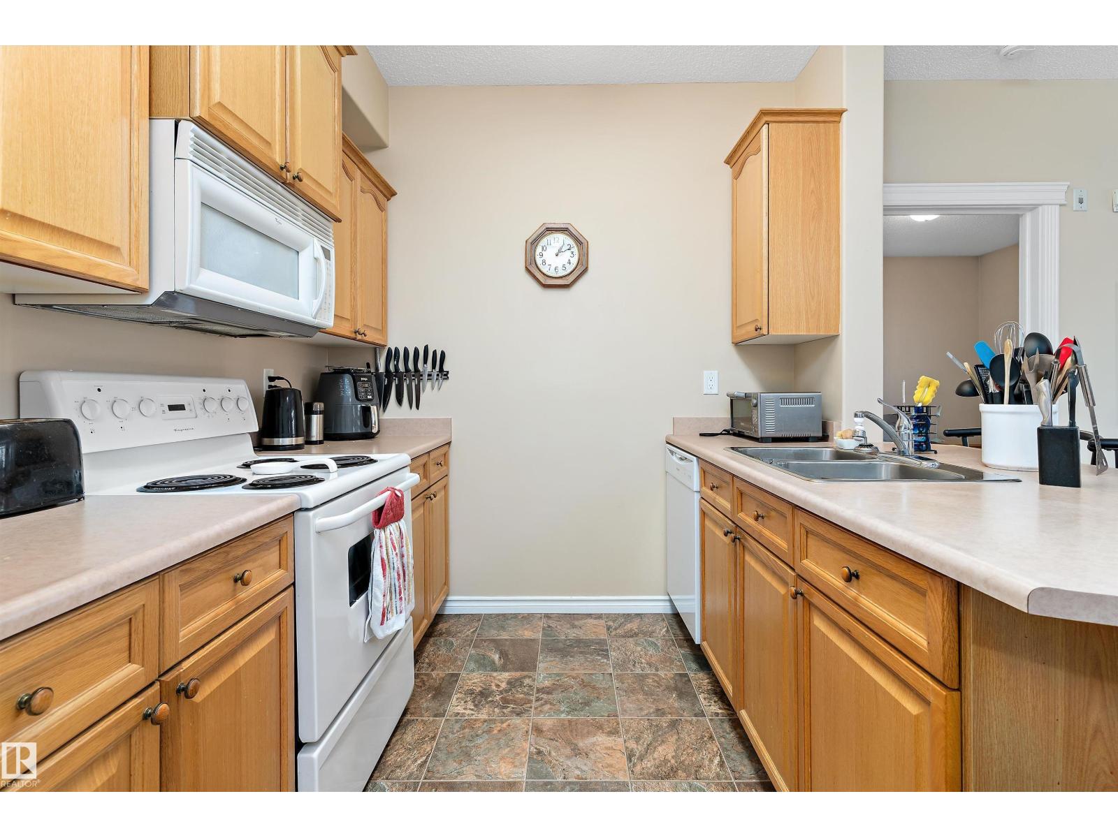 #211 16715 100 AV NW, Edmonton