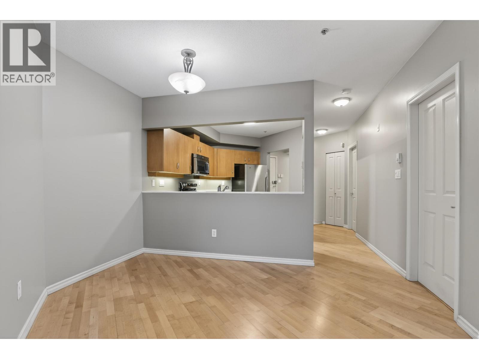 103 108 W ESPLANADE, North Vancouver
