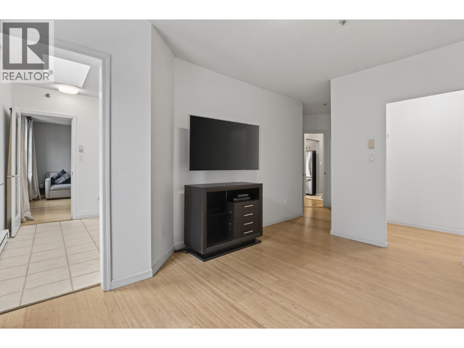103 108 W ESPLANADE, North Vancouver