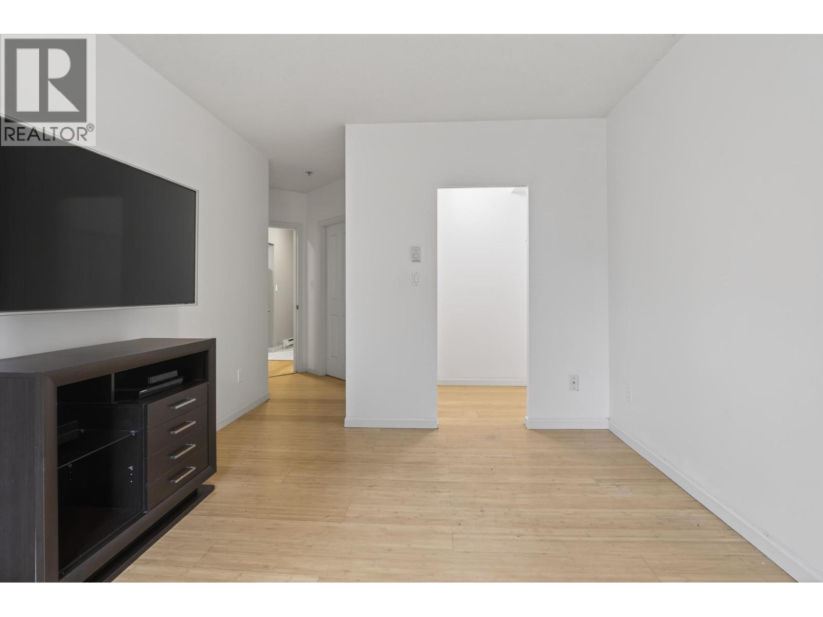103 108 W ESPLANADE, North Vancouver