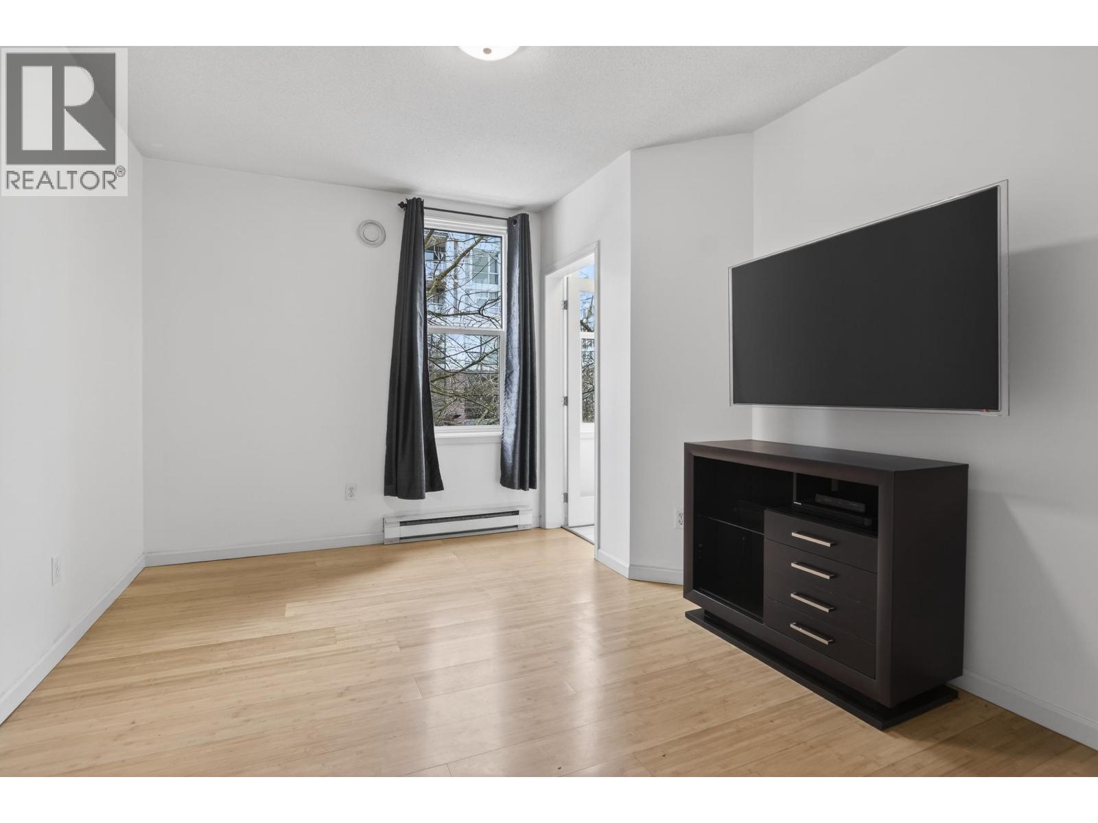 103 108 W ESPLANADE, North Vancouver