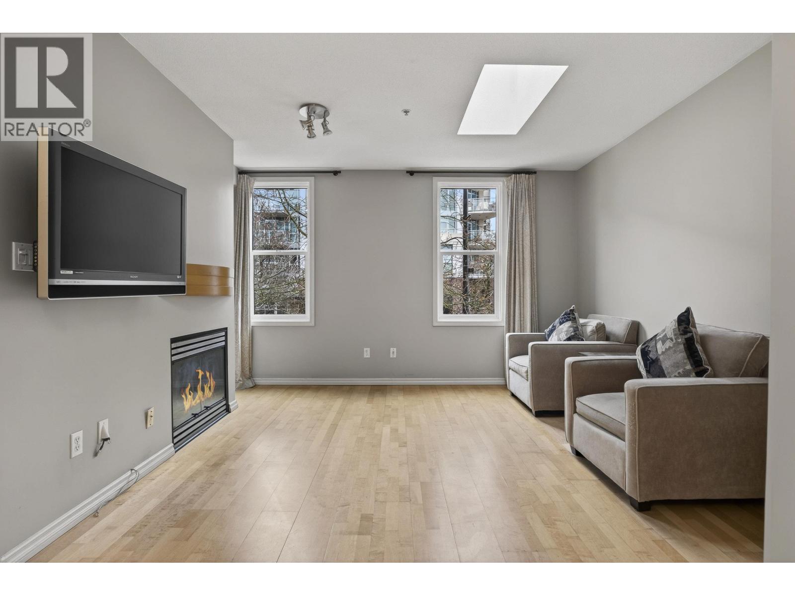 103 108 W ESPLANADE, North Vancouver