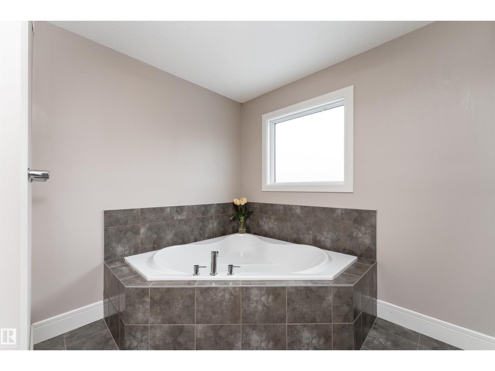 12019 173 AV NW, Edmonton