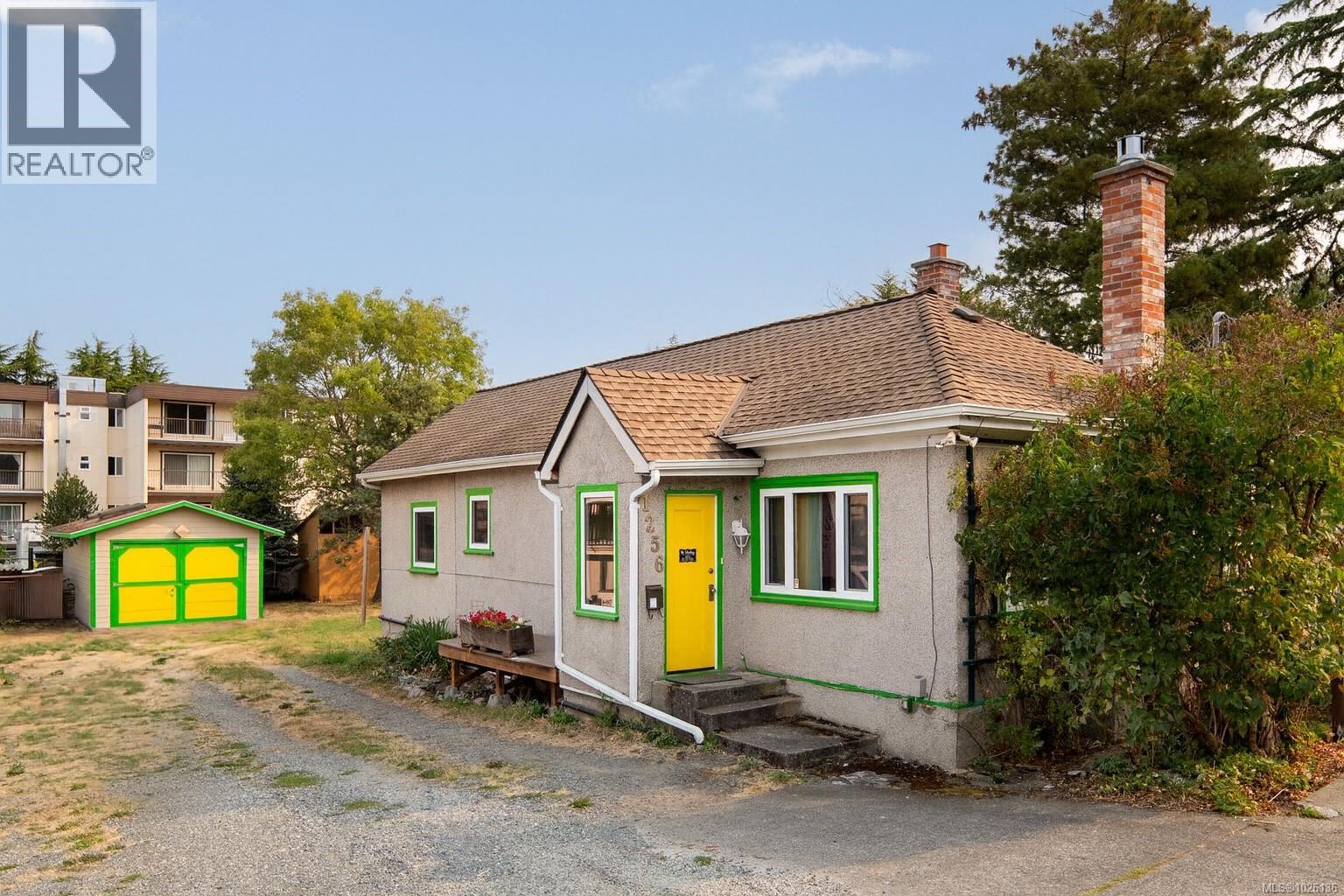 1256 Walnut Street, Victoria