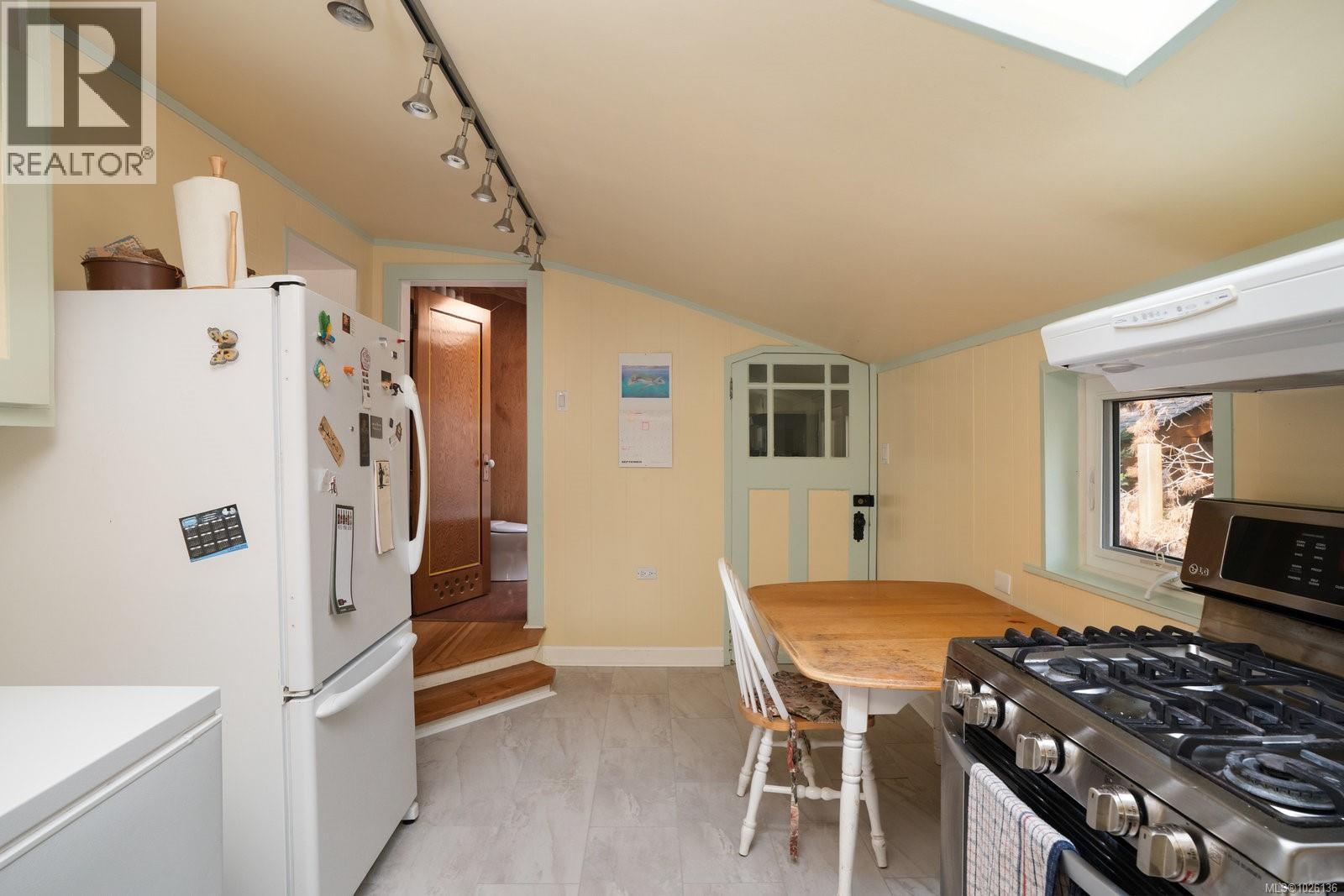  1256 Walnut Street, Victoria