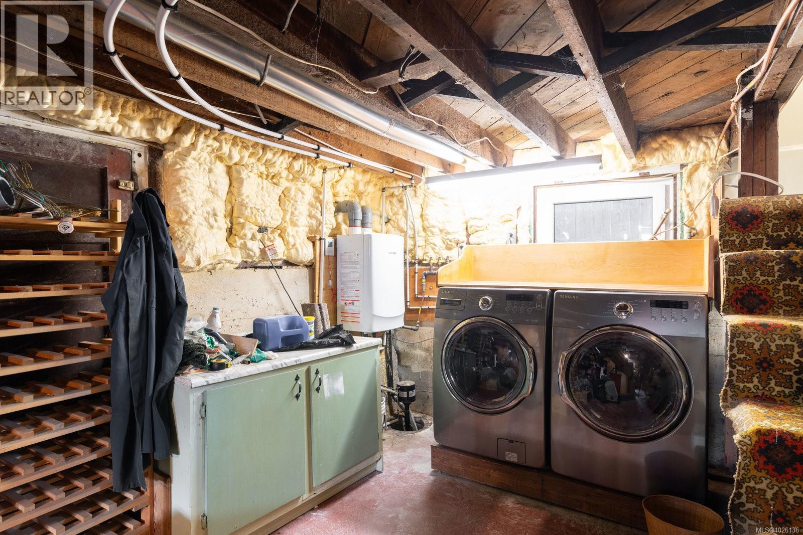  1256 Walnut Street, Victoria