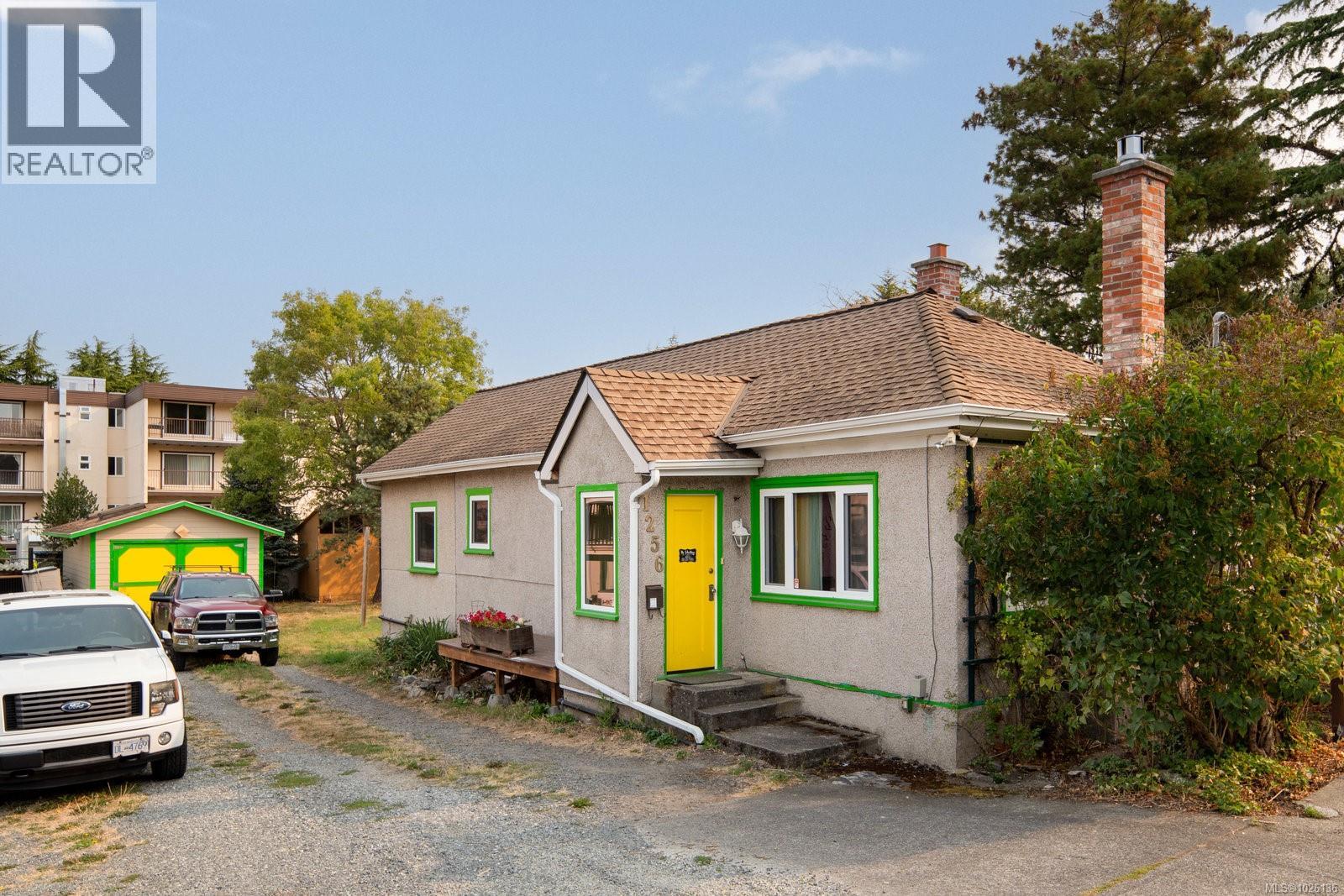  1256 Walnut Street, Victoria