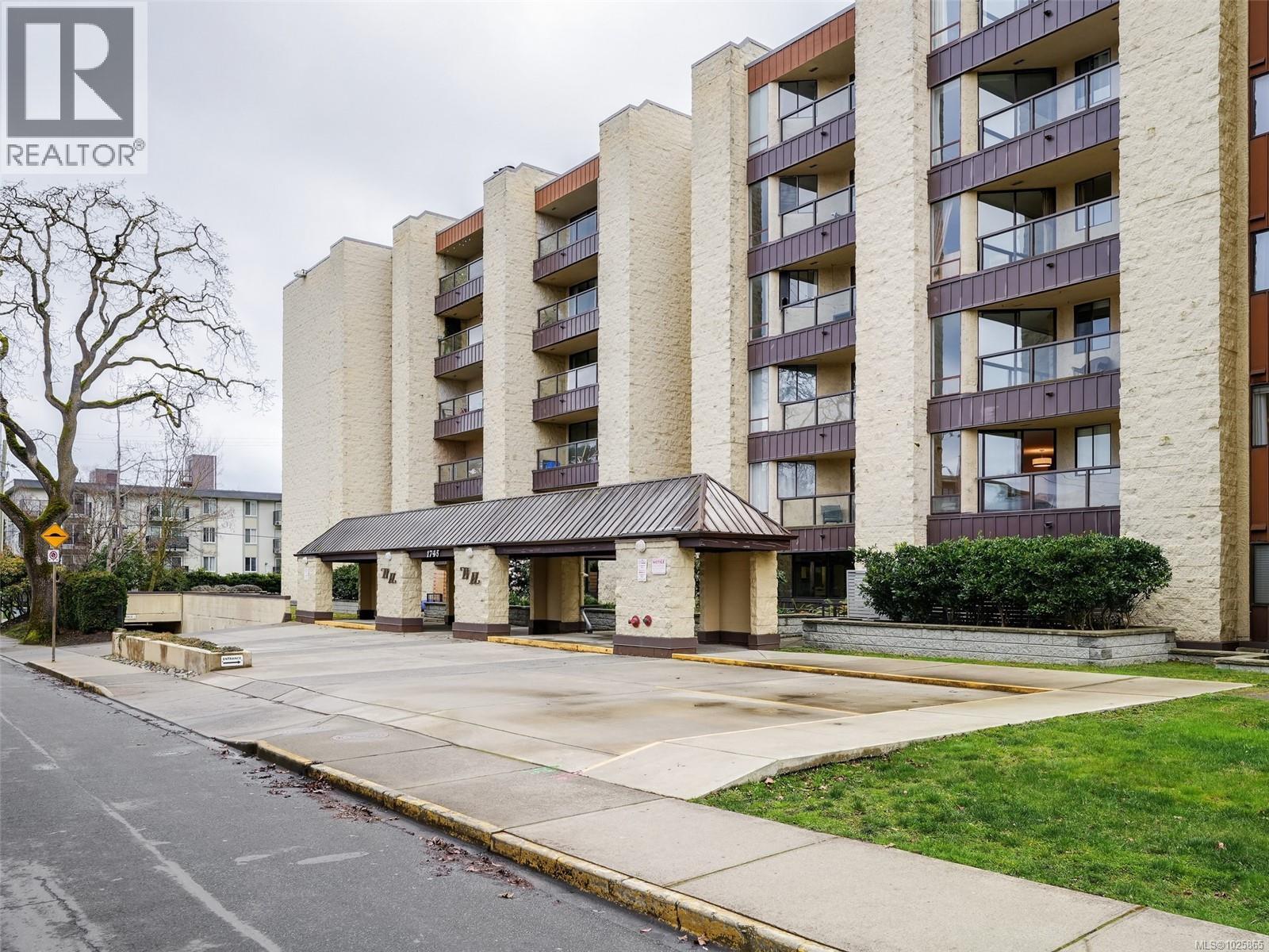 213 1745 Leighton Road, Victoria