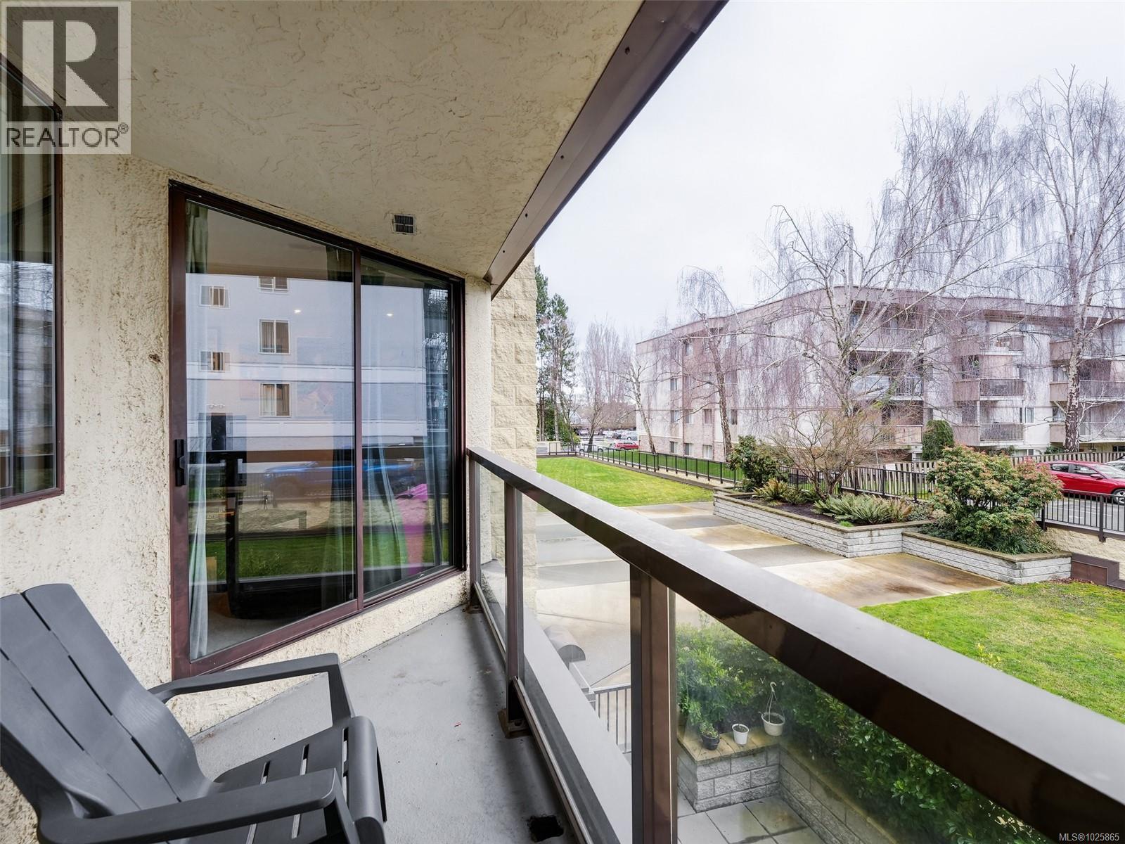 213 1745 Leighton Road, Victoria