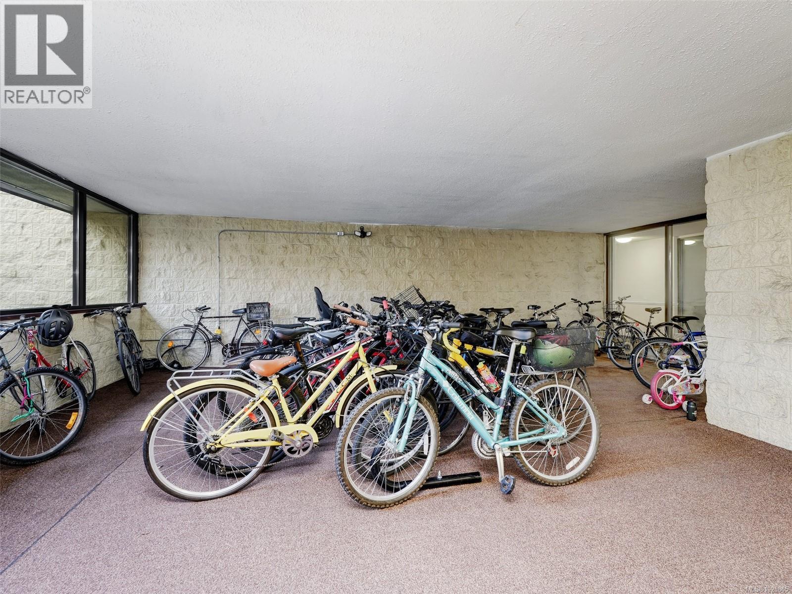 213 1745 Leighton Road, Victoria