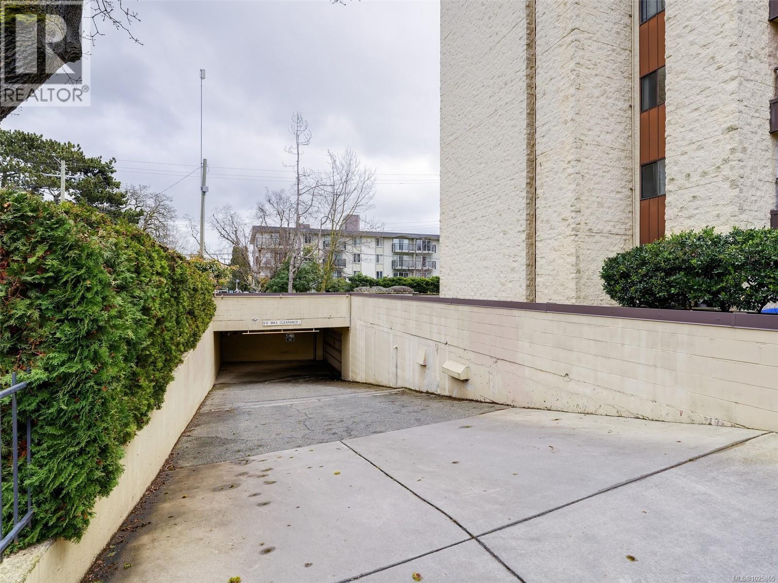 213 1745 Leighton Road, Victoria