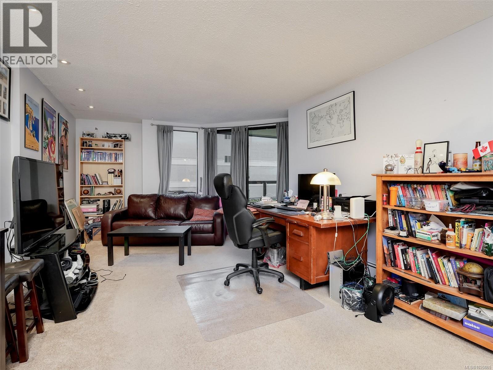 213 1745 Leighton Road, Victoria