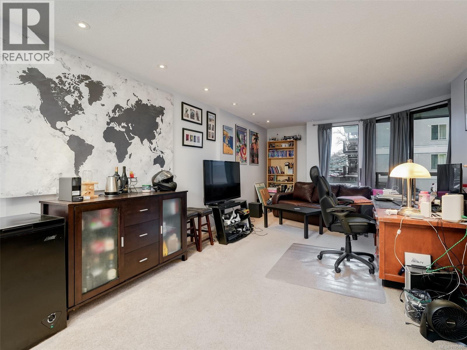 213 1745 Leighton Road, Victoria