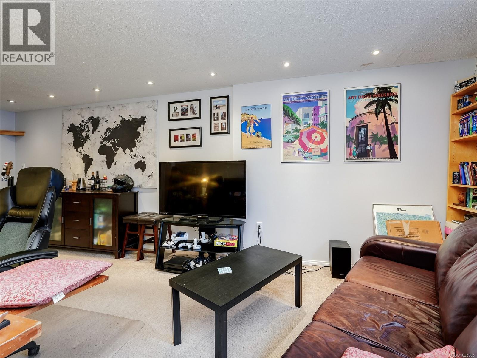 213 1745 Leighton Road, Victoria