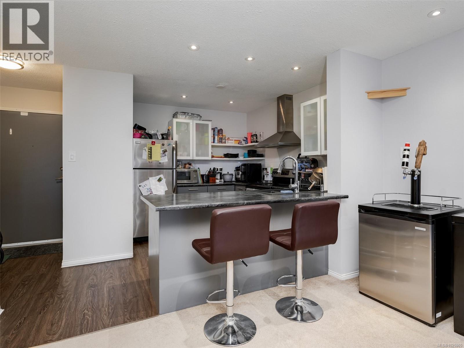 213 1745 Leighton Road, Victoria