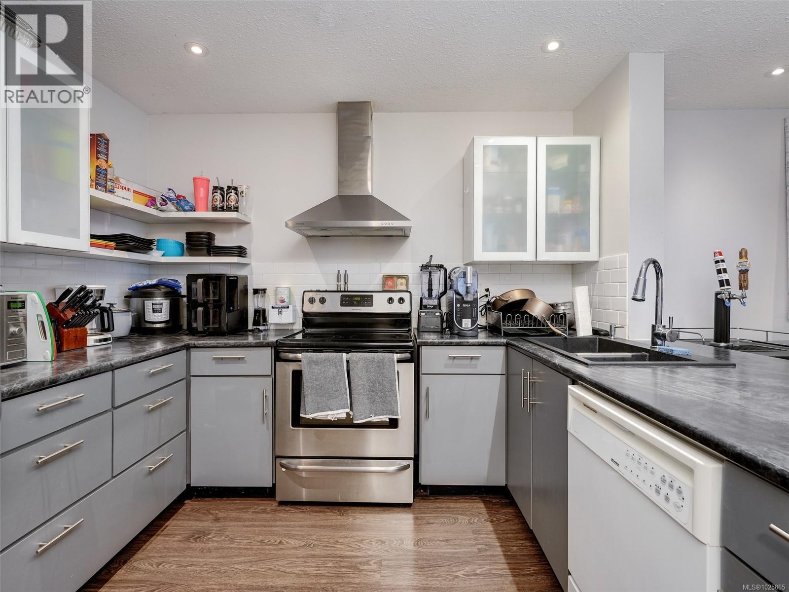 213 1745 Leighton Road, Victoria