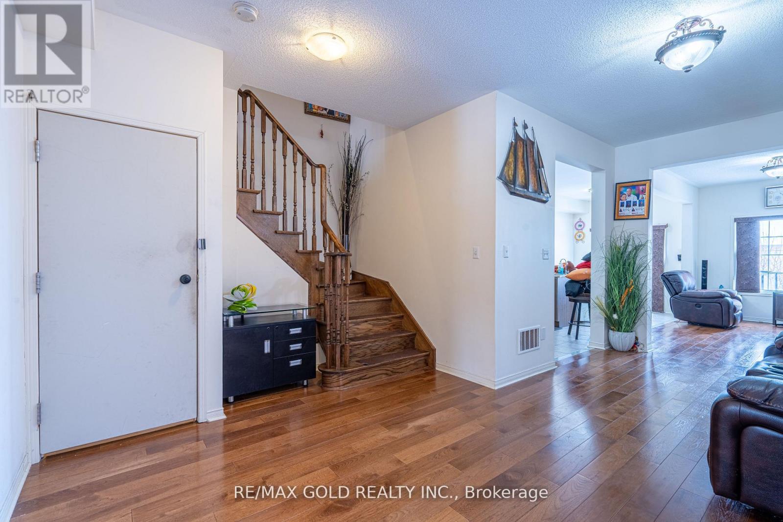 14 GULFBROOK CIRCLE - Photo 4 of 39, Brampton (Sandringham-Wellington), Ontario