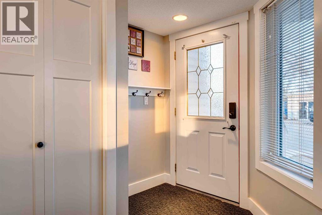 125 3 Avenue NE - Photo 4 of 33, Three Hills, Alberta