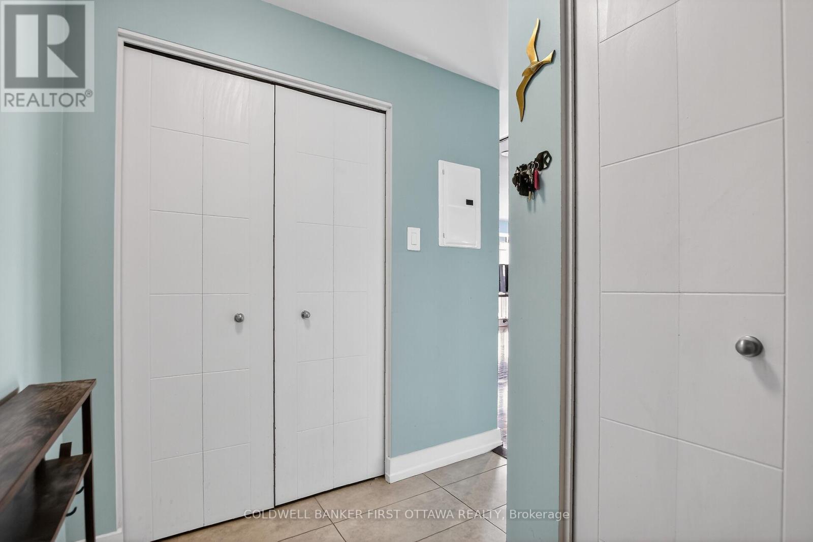 Vestibule - Foyer