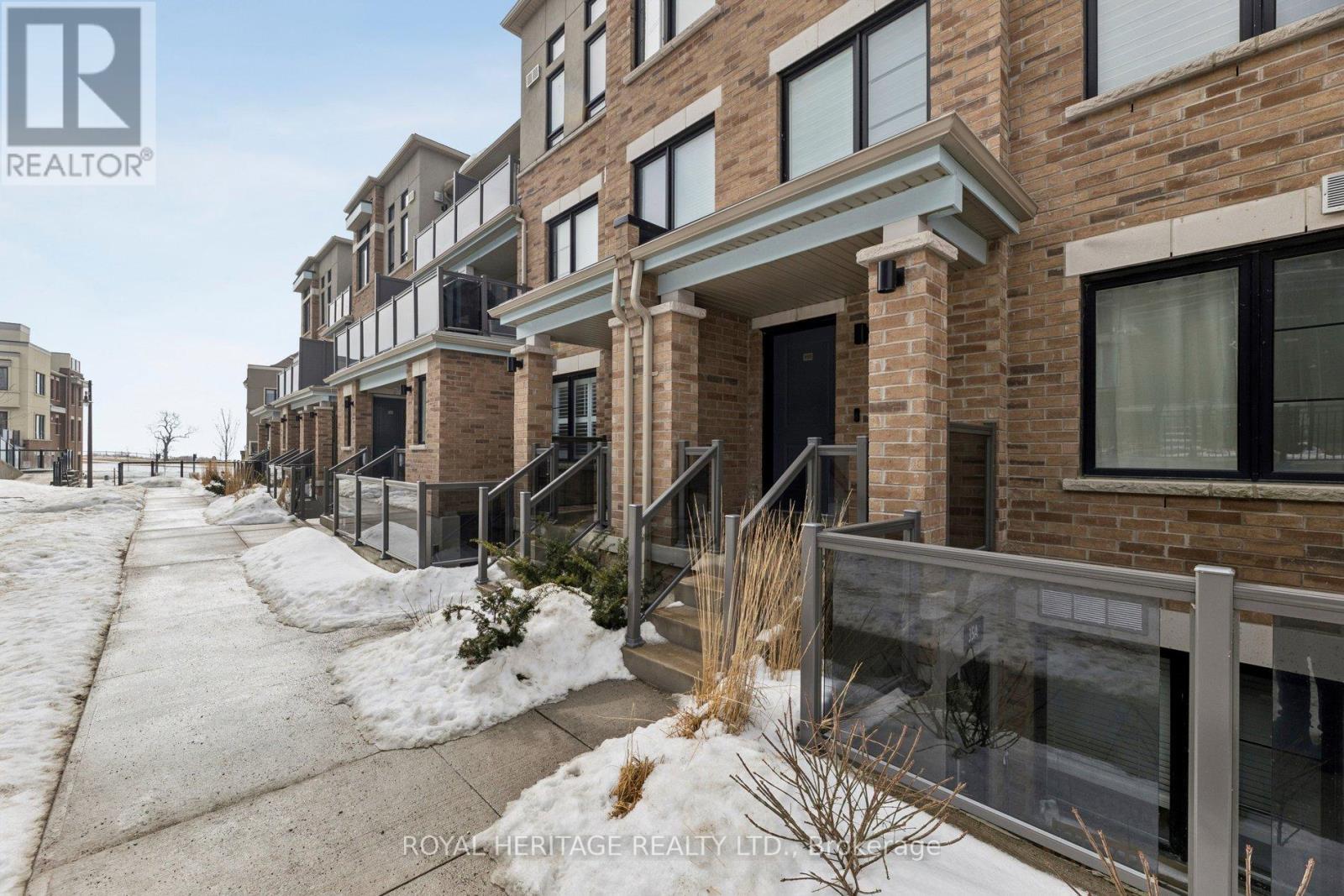 33 B Lookout photo 3