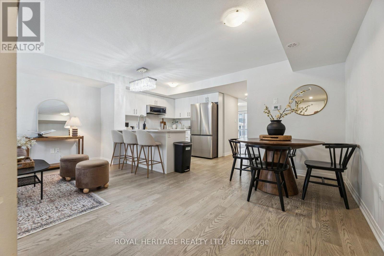 33 B Lookout photo 5