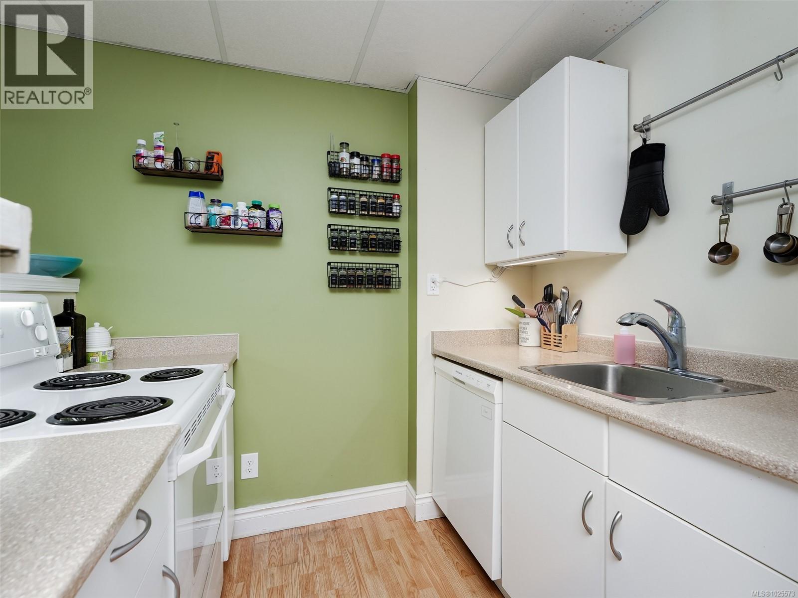 775 Drummond Way, Colwood