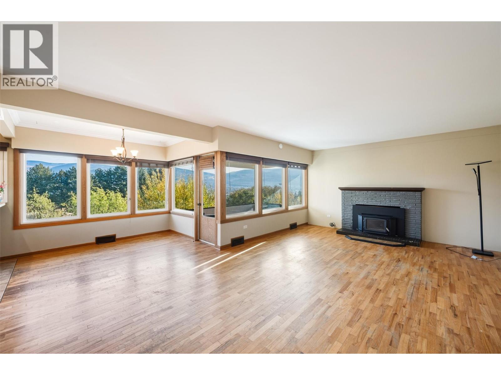  901 Newton Drive, Penticton