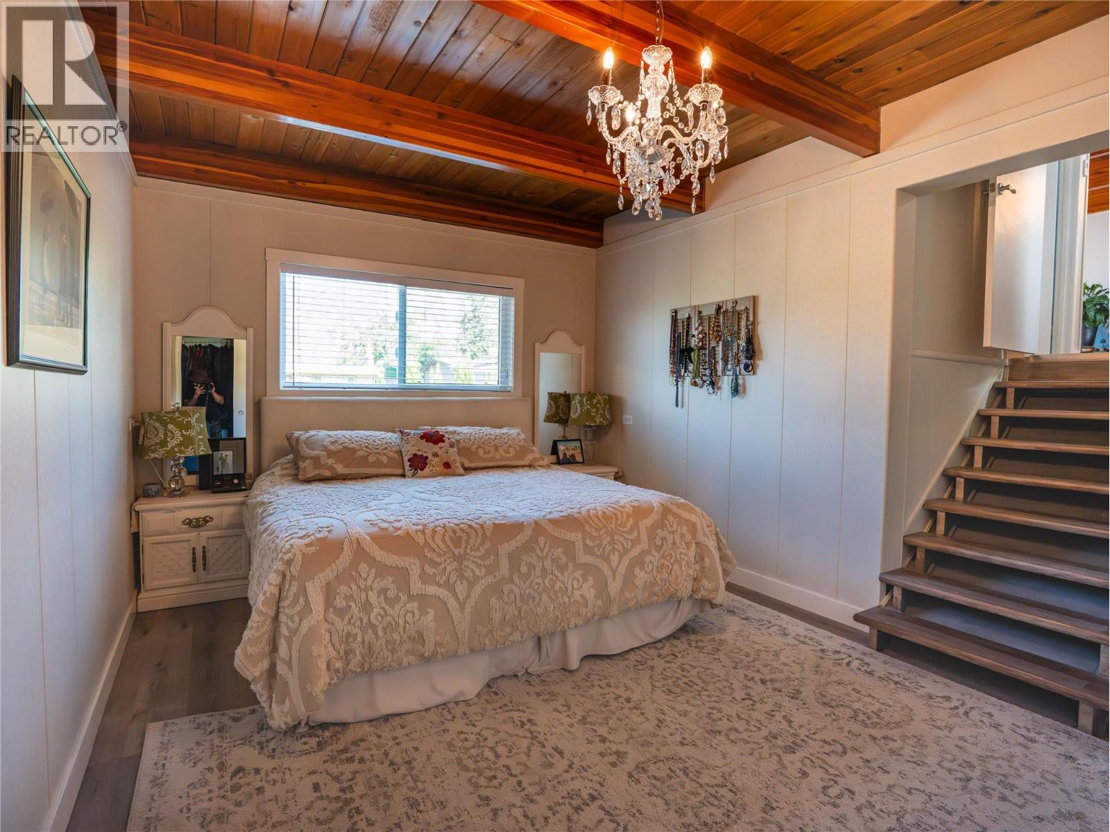 1618 DUNCAN Ave E Avenue, Penticton