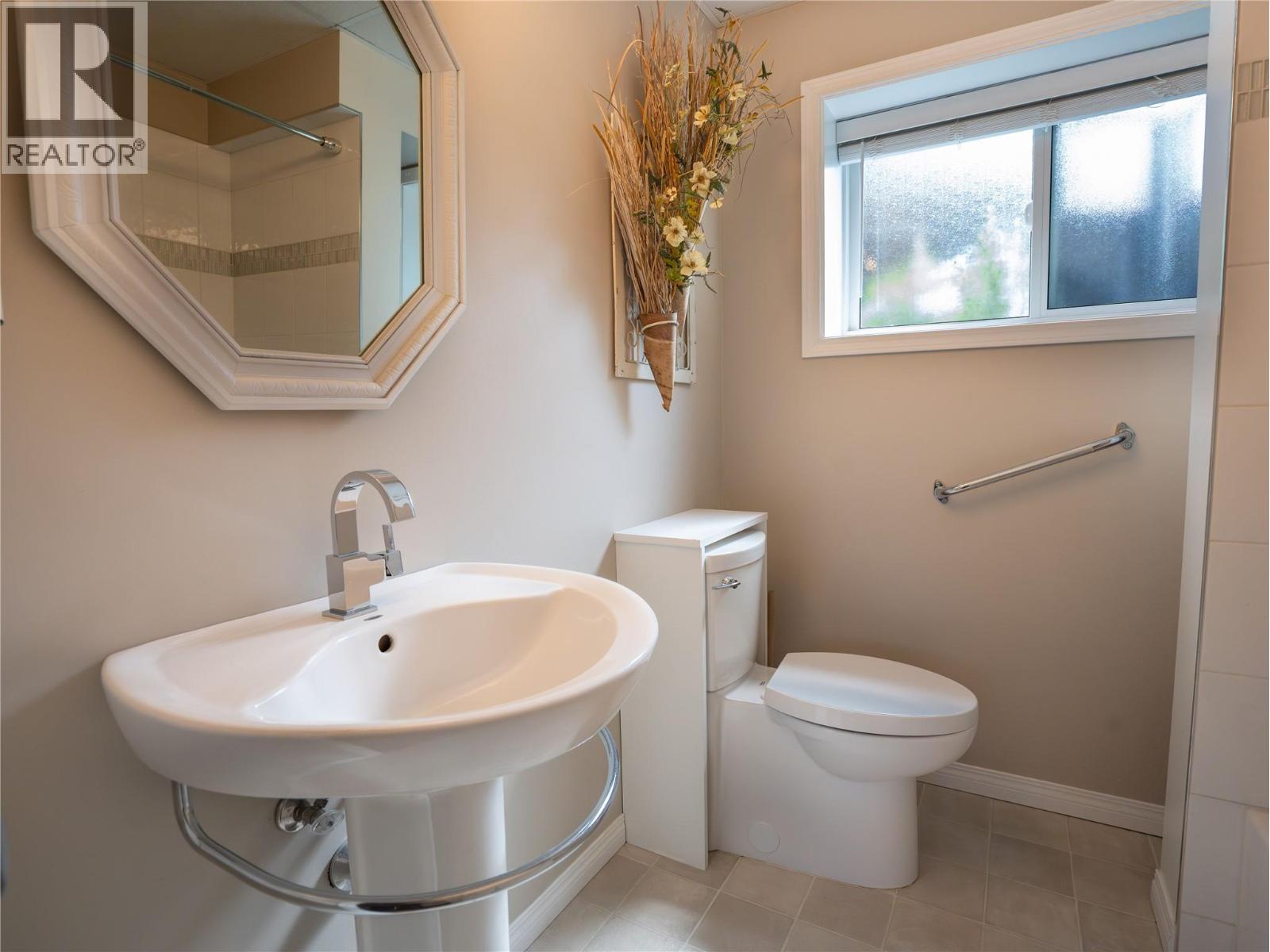 1618 DUNCAN Ave E Avenue, Penticton