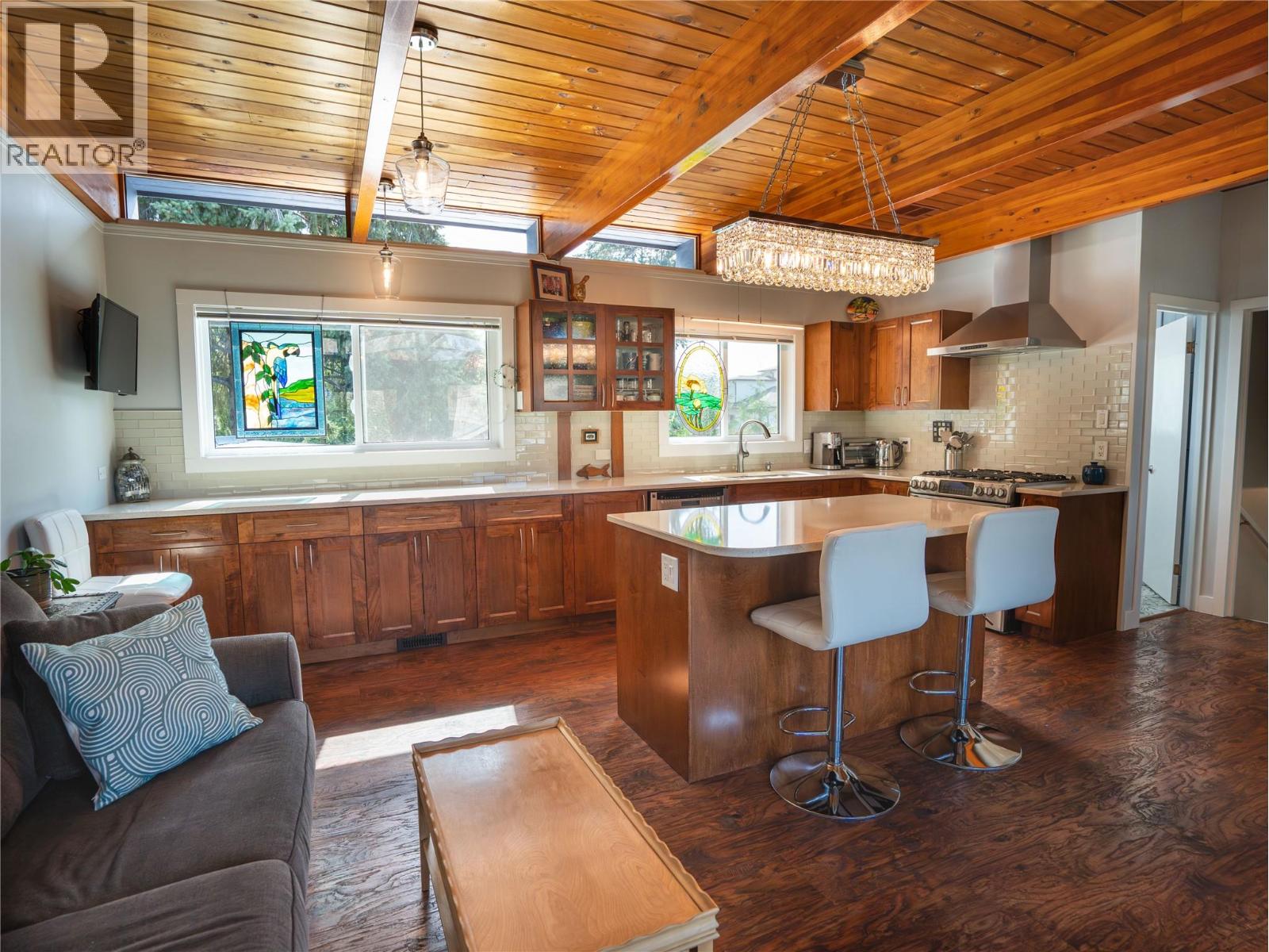 1618 DUNCAN Ave E Avenue, Penticton