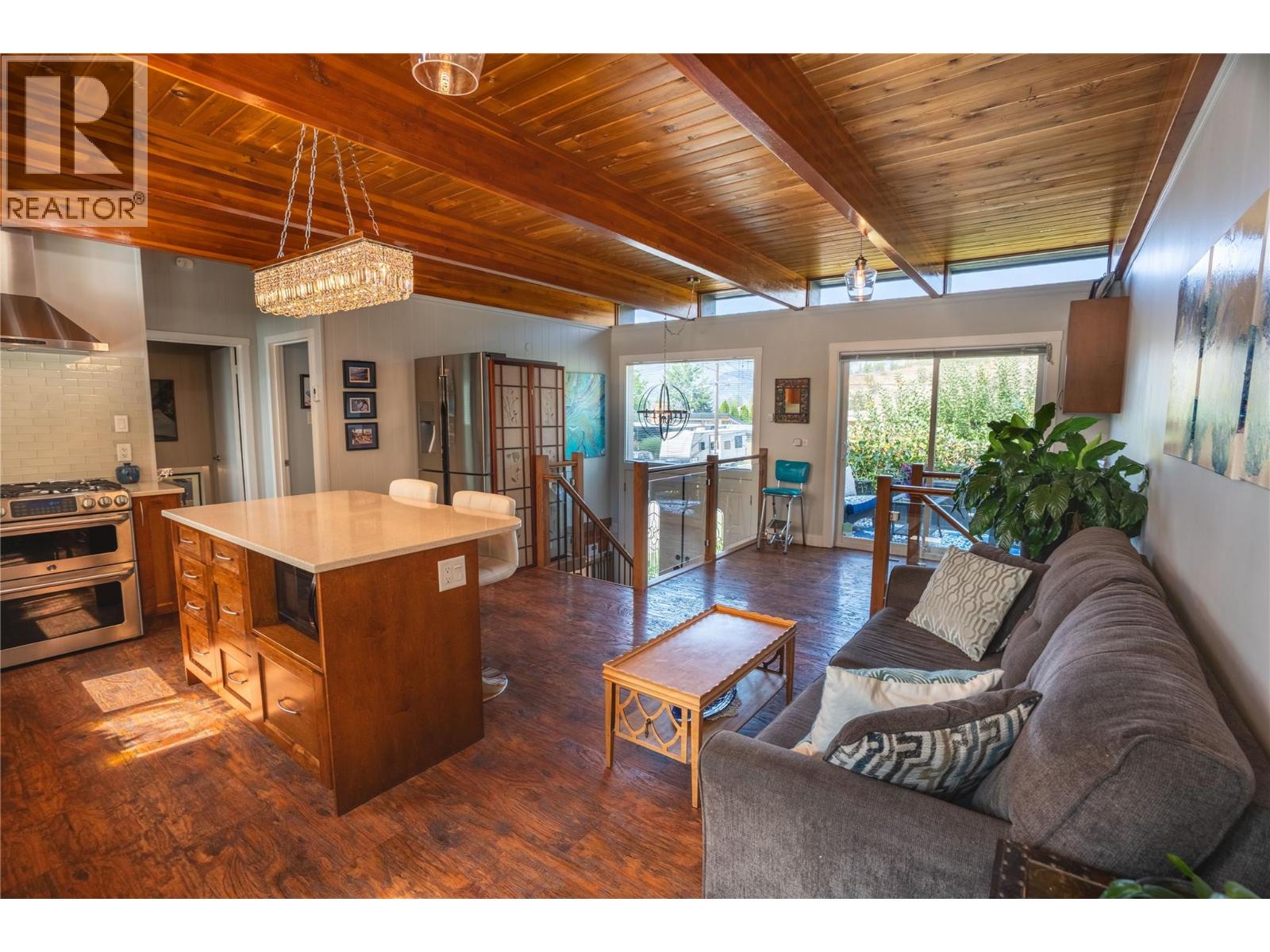 1618 DUNCAN Ave E Avenue, Penticton