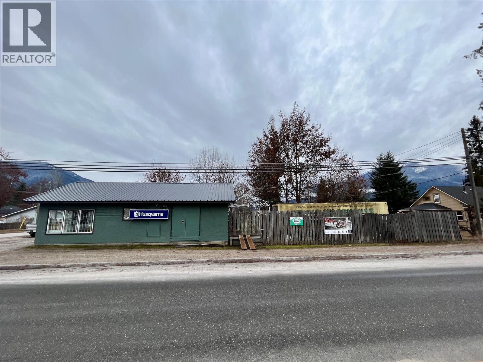 98 1st Avenue NW, Nakusp