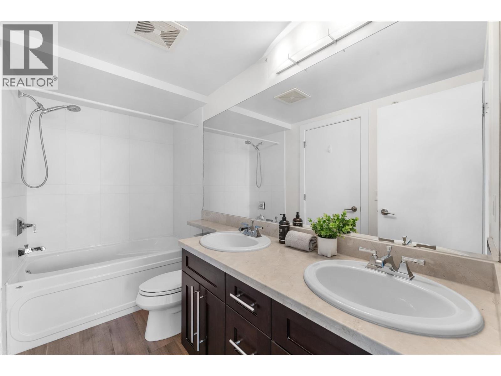 1404 1075 Sunset Drive, Kelowna