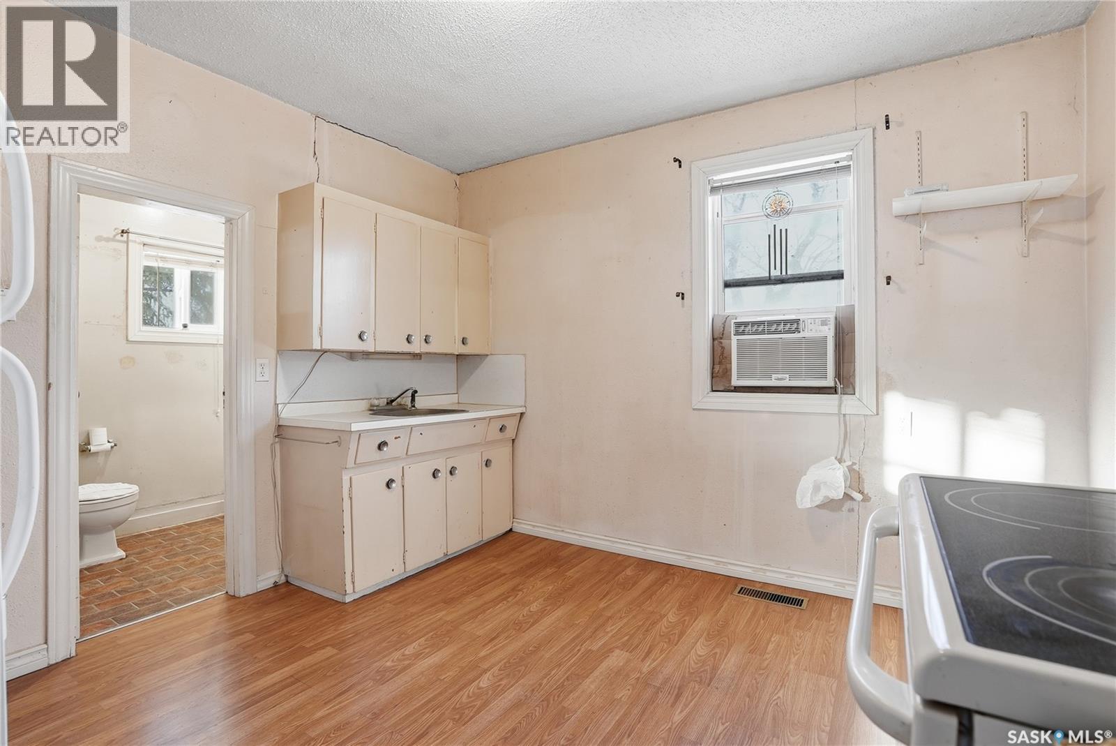 308 1st STREET E — photo 11