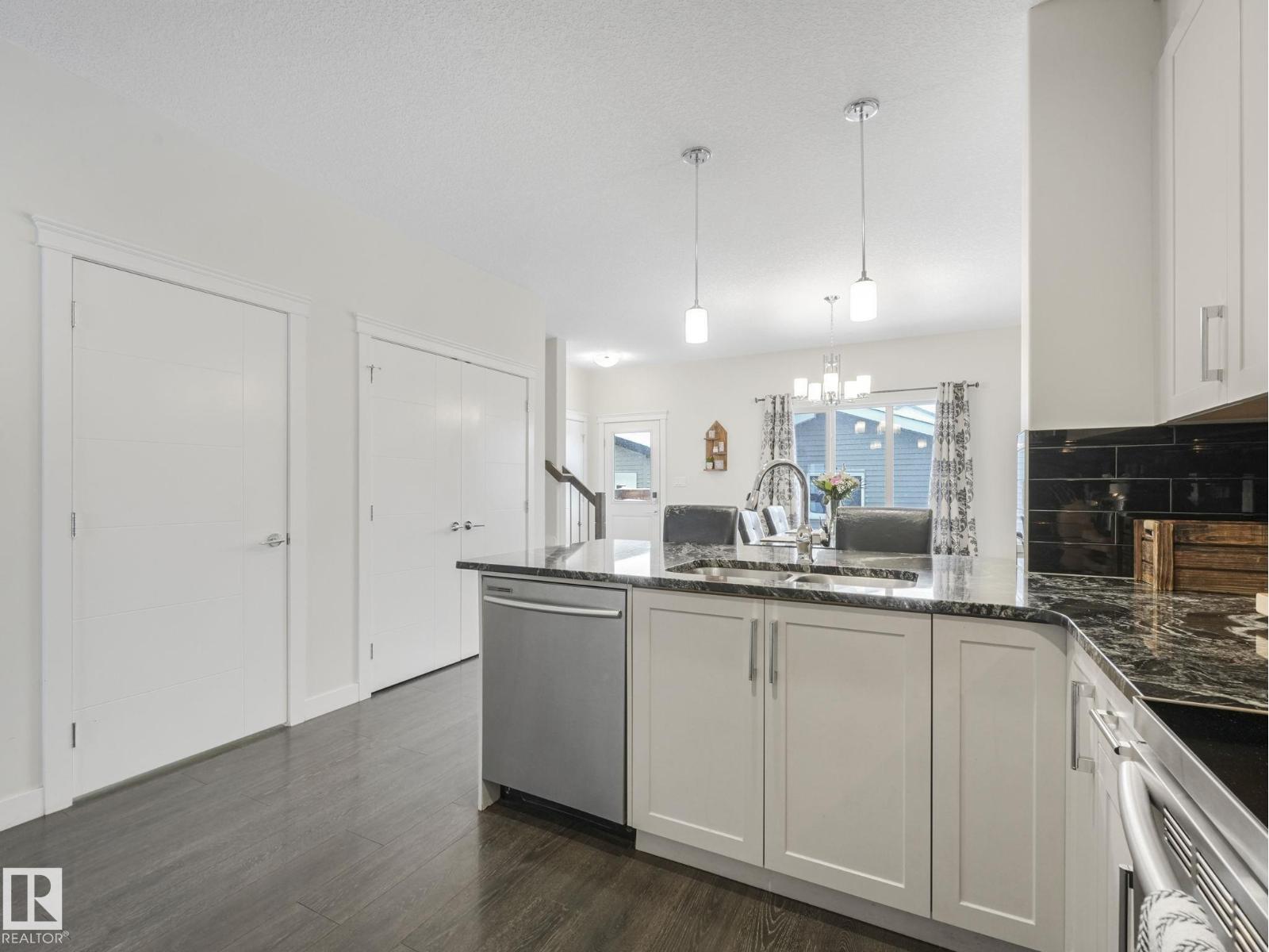 725 BERG LO, Leduc