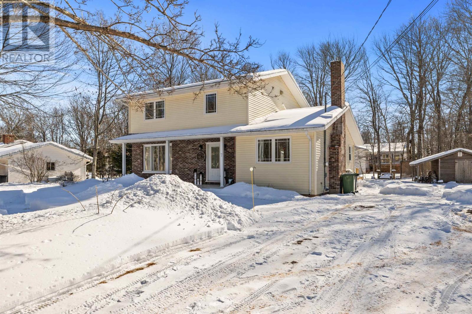 7 WOODLANDS Boulevard