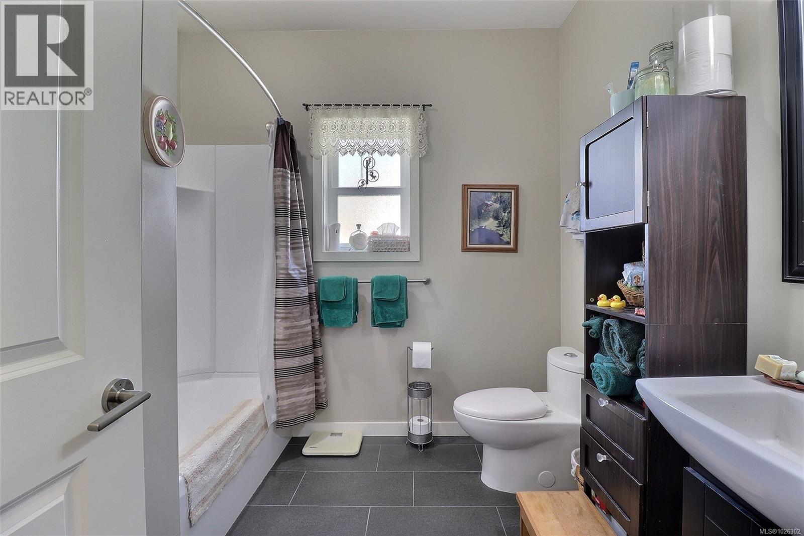 482 Mountain View Dr, Lake Cowichan