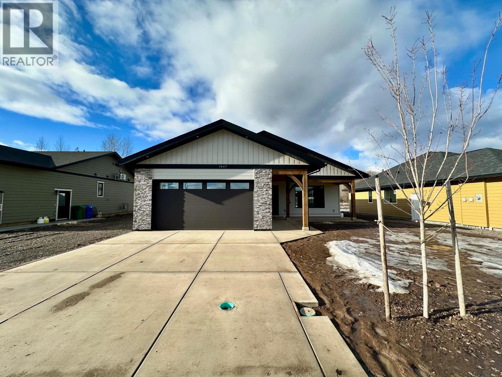 1045 PARKSIDE Avenue, Smithers